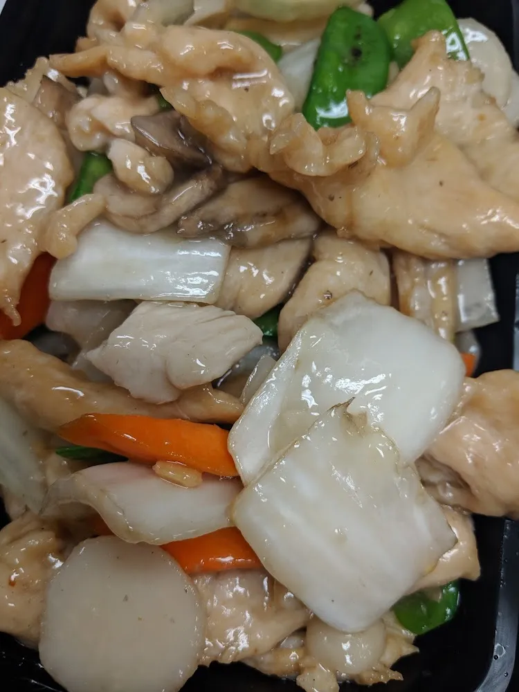 Moo Goo Gai Pan with Pork Fried Rice & Egg Roll